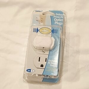 Safety 1st Deluxe Press-Fit Outlet Plugs